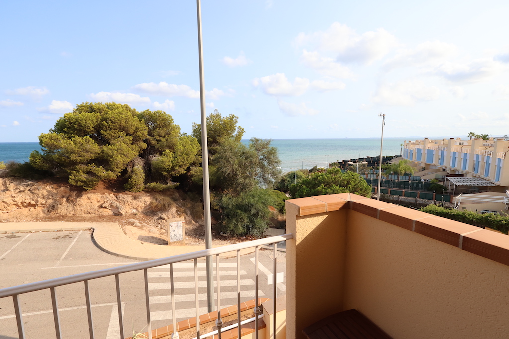 APPARTEMENT EN PREMIÈRE LIGNE AVEC VUE SPECTACULAIRE SUR LA MER À AQUAMARINA