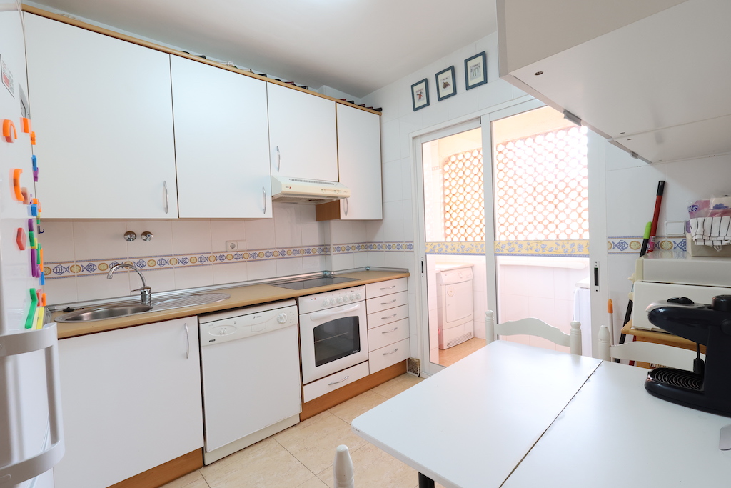 APPARTEMENT EN PREMIÈRE LIGNE AVEC VUE SPECTACULAIRE SUR LA MER À AQUAMARINA
