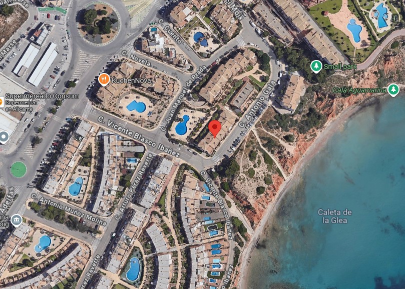 APPARTEMENT EN PREMIÈRE LIGNE AVEC VUE SPECTACULAIRE SUR LA MER À AQUAMARINA