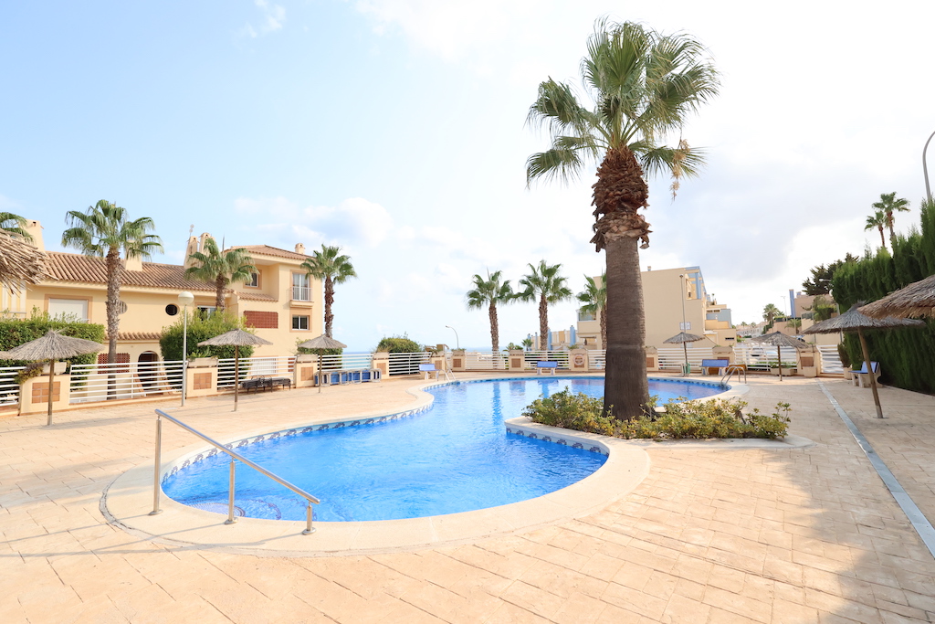 APPARTEMENT EN PREMIÈRE LIGNE AVEC VUE SPECTACULAIRE SUR LA MER À AQUAMARINA