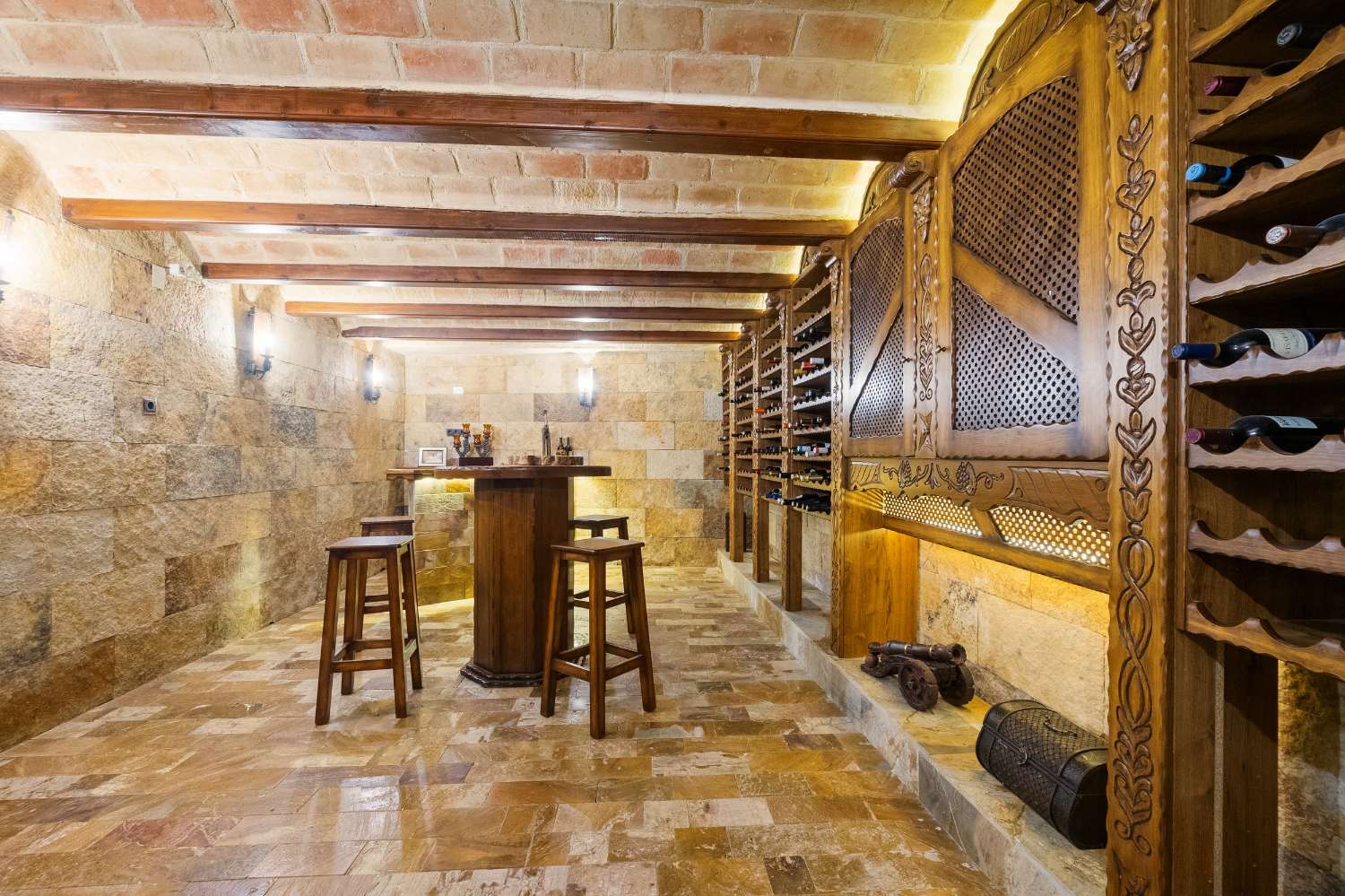 VILLA DE LUJO CON PISCINA CLIMATIZADA, GIMNASIO Y SAUNA EN ORIHUELA