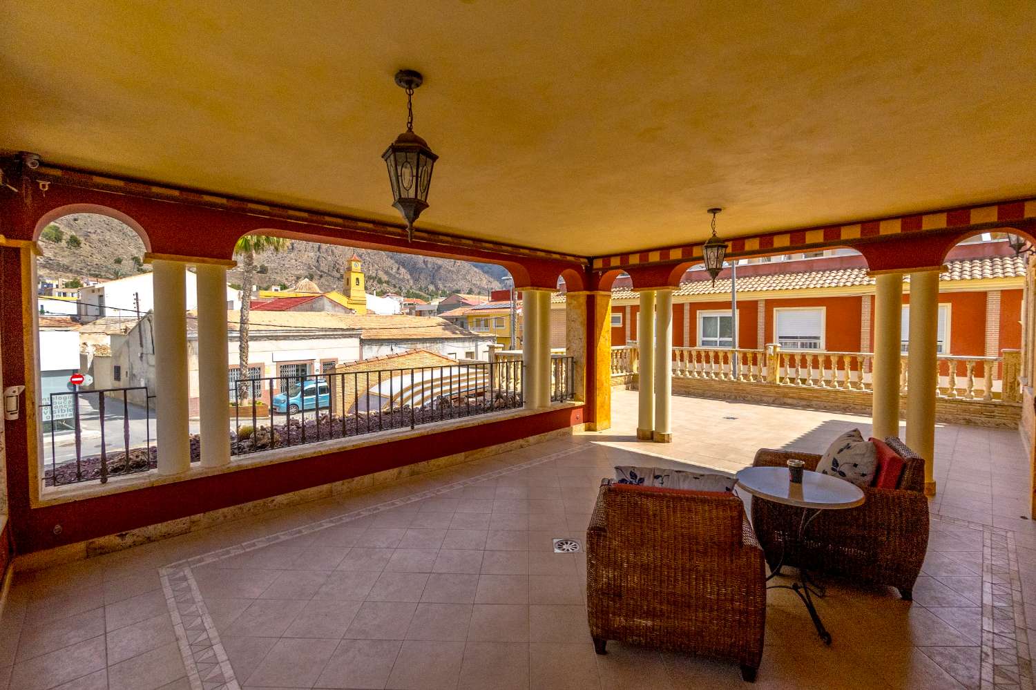 VILLA DE LUJO CON PISCINA CLIMATIZADA, GIMNASIO Y SAUNA EN ORIHUELA