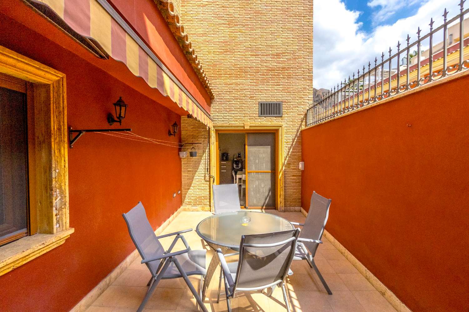 VILLA DE LUJO CON PISCINA CLIMATIZADA, GIMNASIO Y SAUNA EN ORIHUELA