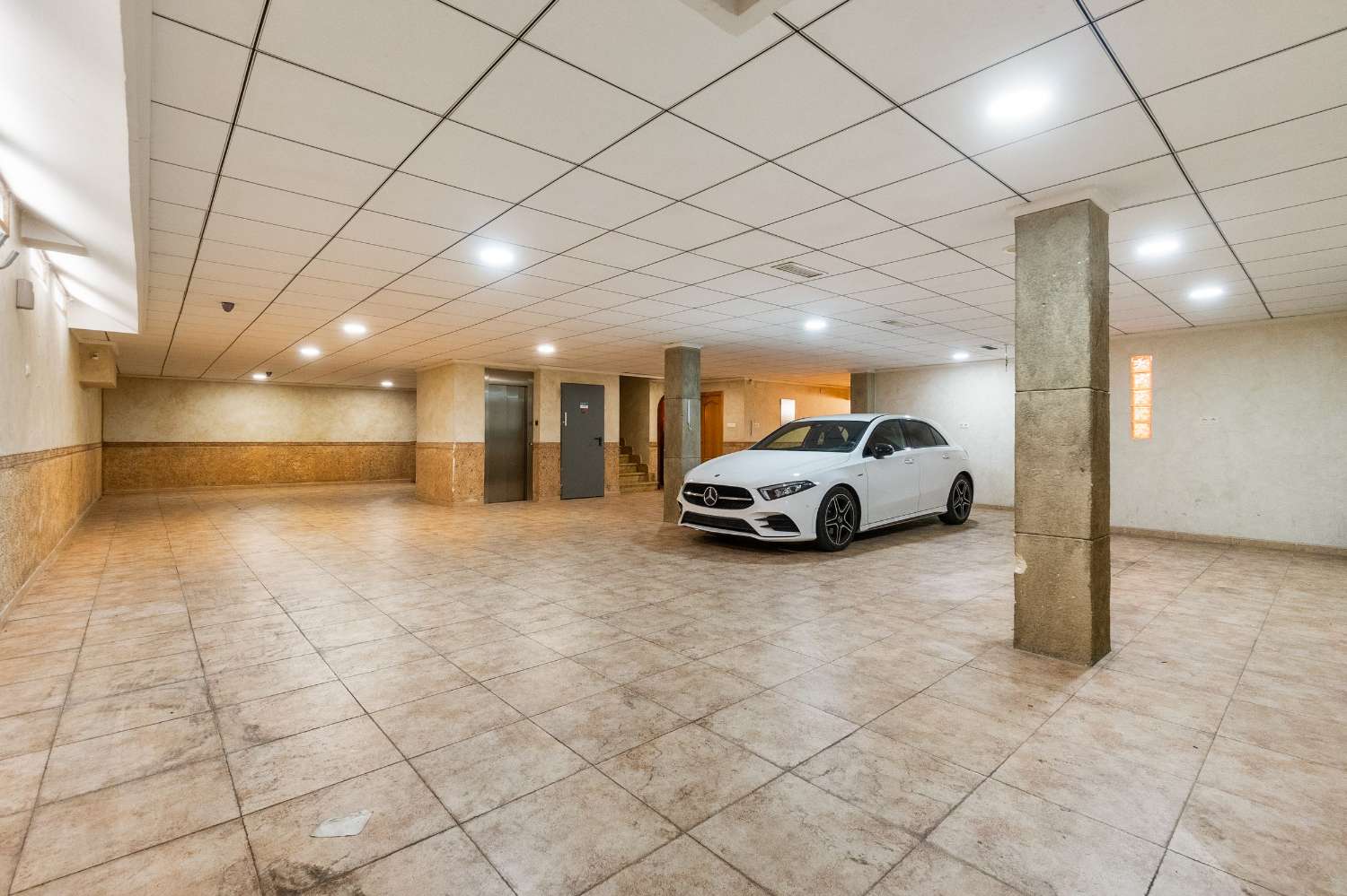 VILLA DE LUJO CON PISCINA CLIMATIZADA, GIMNASIO Y SAUNA EN ORIHUELA