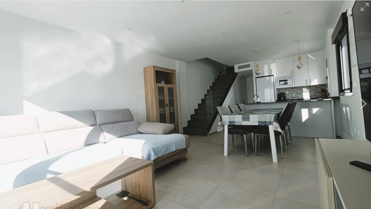 CASA D'ANGOLO ESPOSTA A SUD A 500 M DALLA SPIAGGIA CON PISCINA RISCALDATA E GRANDE TERRAZZA SUL TETTO A SANTIAGO DE LA RIBERA