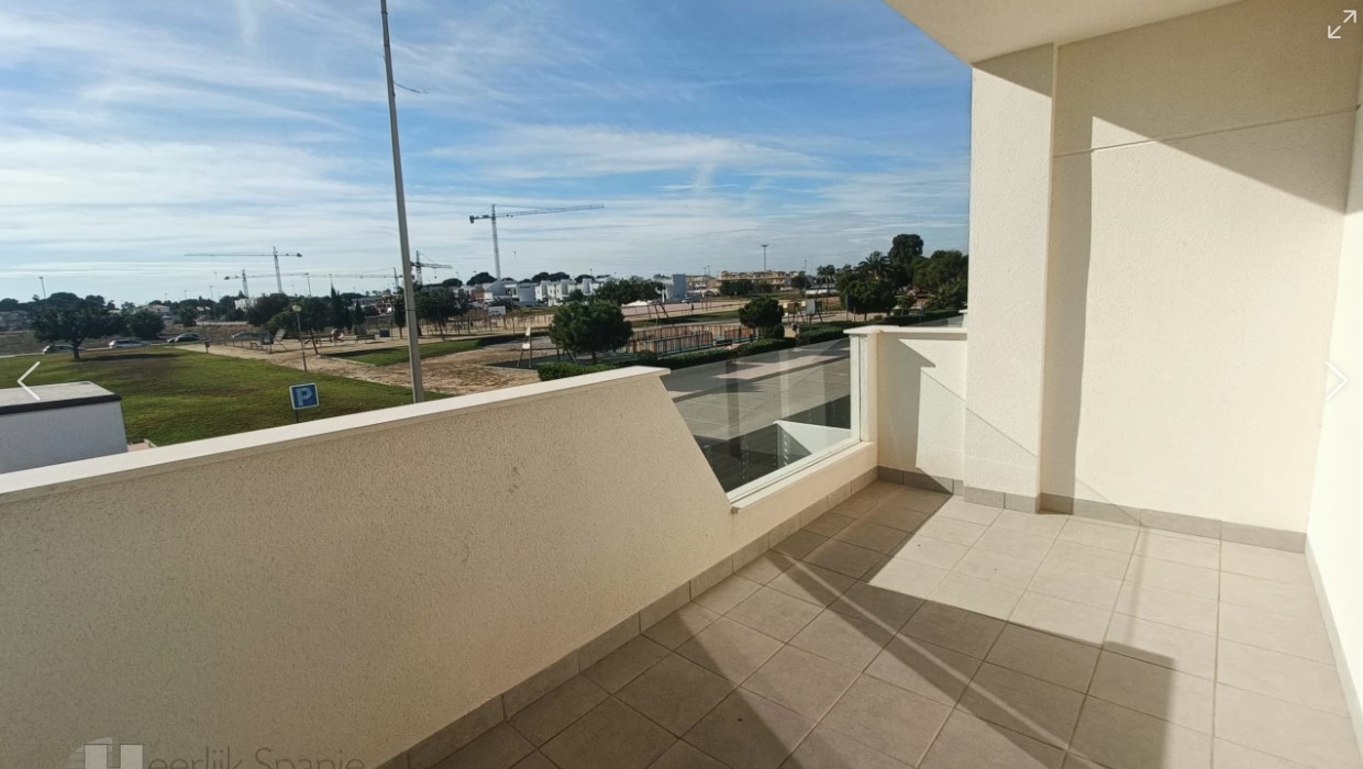 CASA D'ANGOLO ESPOSTA A SUD A 500 M DALLA SPIAGGIA CON PISCINA RISCALDATA E GRANDE TERRAZZA SUL TETTO A SANTIAGO DE LA RIBERA