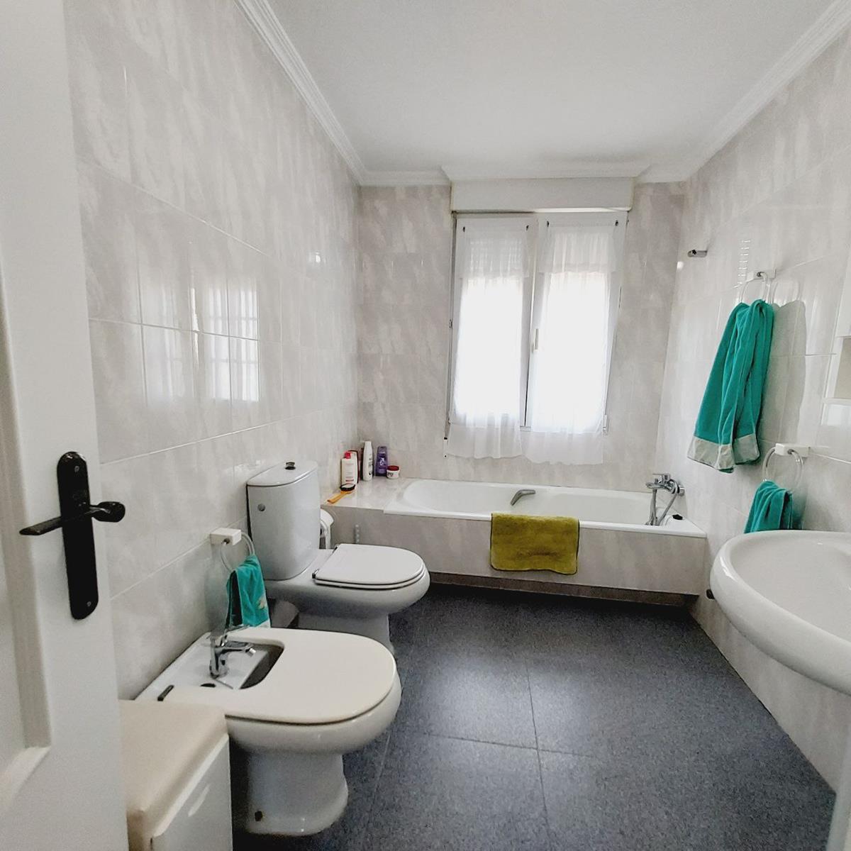 EXKLUSIVE FREISTEHENDE VILLA 100 METER VOM MEER ENTFERNT IN CABO ROIG MIT EINEM GRUNDSTÜCK VON 1.500 M² UND PRIVATEM POOL