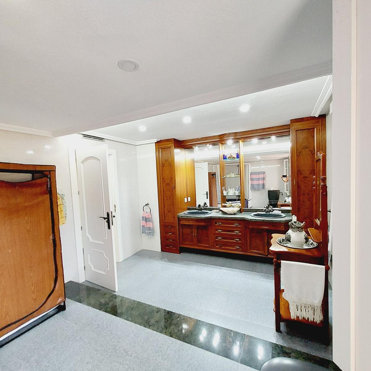 EXKLUSIVE FREISTEHENDE VILLA 100 METER VOM MEER ENTFERNT IN CABO ROIG MIT EINEM GRUNDSTÜCK VON 1.500 M² UND PRIVATEM POOL