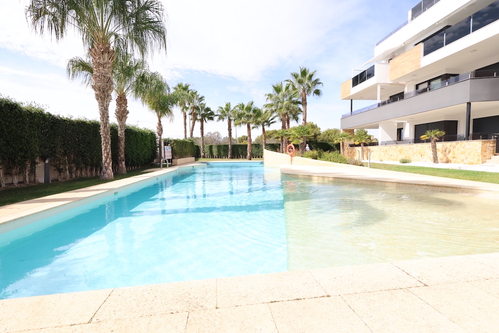 APPARTEMENT MODERNE DANS UN QUARTIER RÉSIDENTIEL EXCLUSIF AMANECER 3 AVEC GRANDE TERRASSE ET DEUX PLACES DE PARKING
