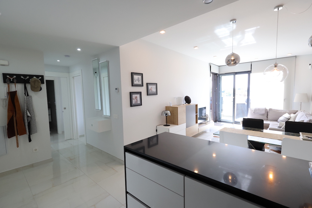 APPARTEMENT MODERNE DANS UN QUARTIER RÉSIDENTIEL EXCLUSIF AMANECER 3 AVEC GRANDE TERRASSE ET DEUX PLACES DE PARKING