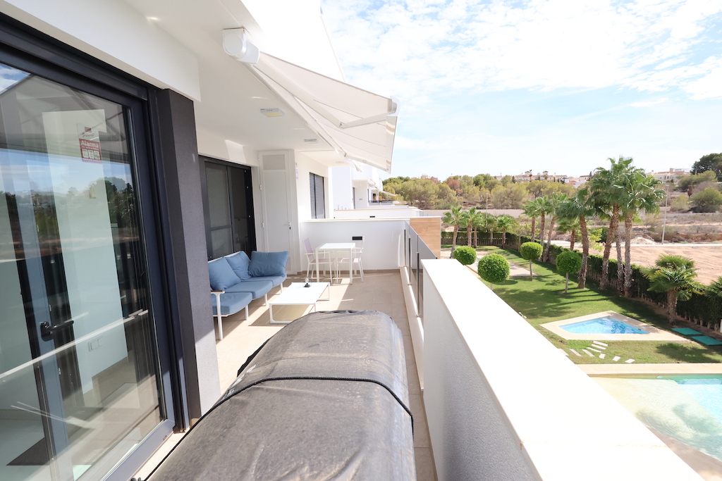 APPARTEMENT MODERNE DANS UN QUARTIER RÉSIDENTIEL EXCLUSIF AMANECER 3 AVEC GRANDE TERRASSE ET DEUX PLACES DE PARKING