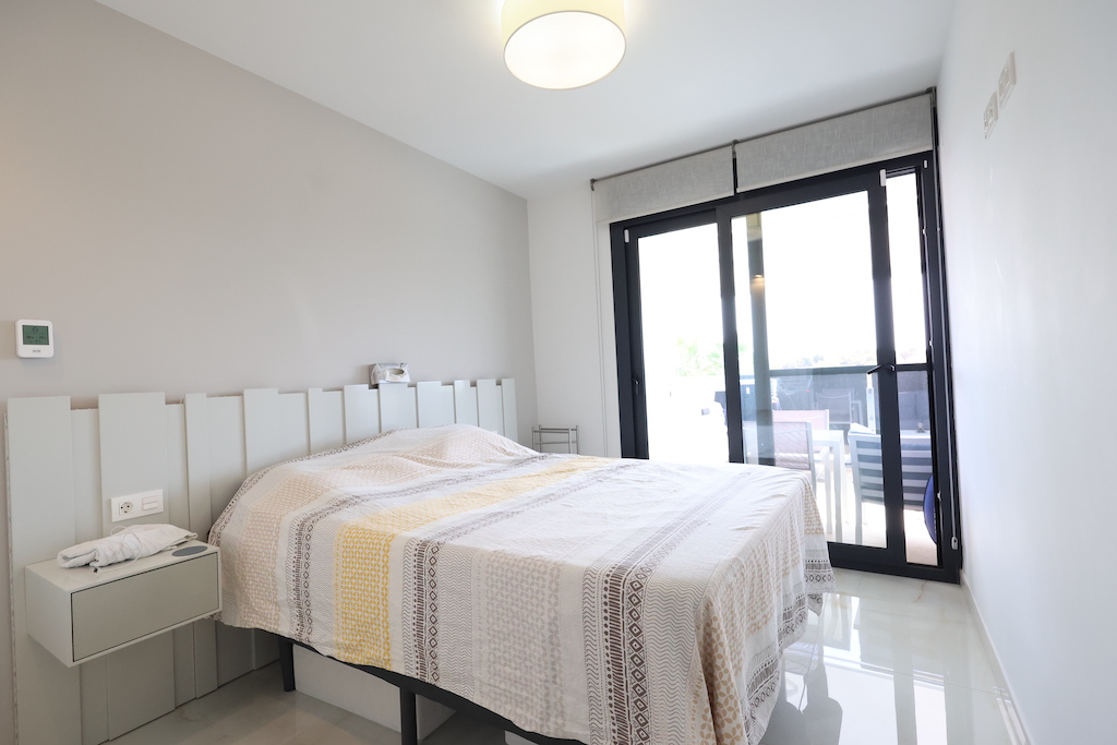 APPARTEMENT MODERNE DANS UN QUARTIER RÉSIDENTIEL EXCLUSIF AMANECER 3 AVEC GRANDE TERRASSE ET DEUX PLACES DE PARKING
