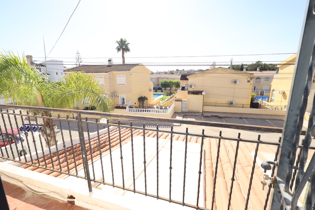 SEMI-DETACHED DUPLEX IN LOMAS DEL GOLF, VILLAMARTIN: SPACE, LIGHT AND SEA VIEWS, READY TO MOVE INTO