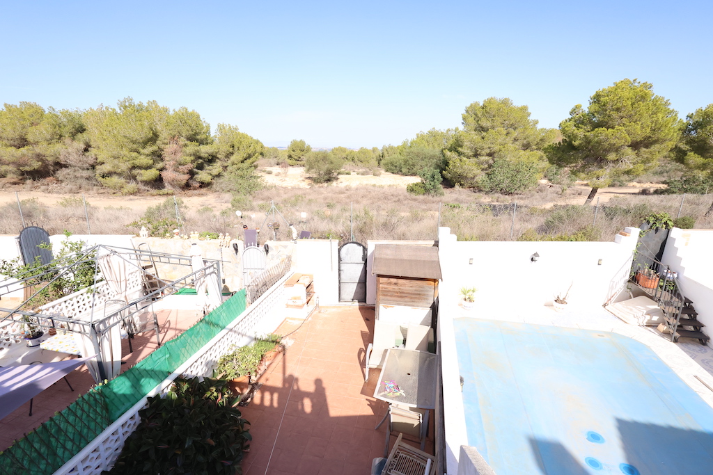SEMI-DETACHED DUPLEX IN LOMAS DEL GOLF, VILLAMARTIN: SPACE, LIGHT AND SEA VIEWS, READY TO MOVE INTO