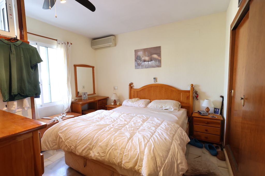 SEMI-DETACHED DUPLEX IN LOMAS DEL GOLF, VILLAMARTIN: SPACE, LIGHT AND SEA VIEWS, READY TO MOVE INTO