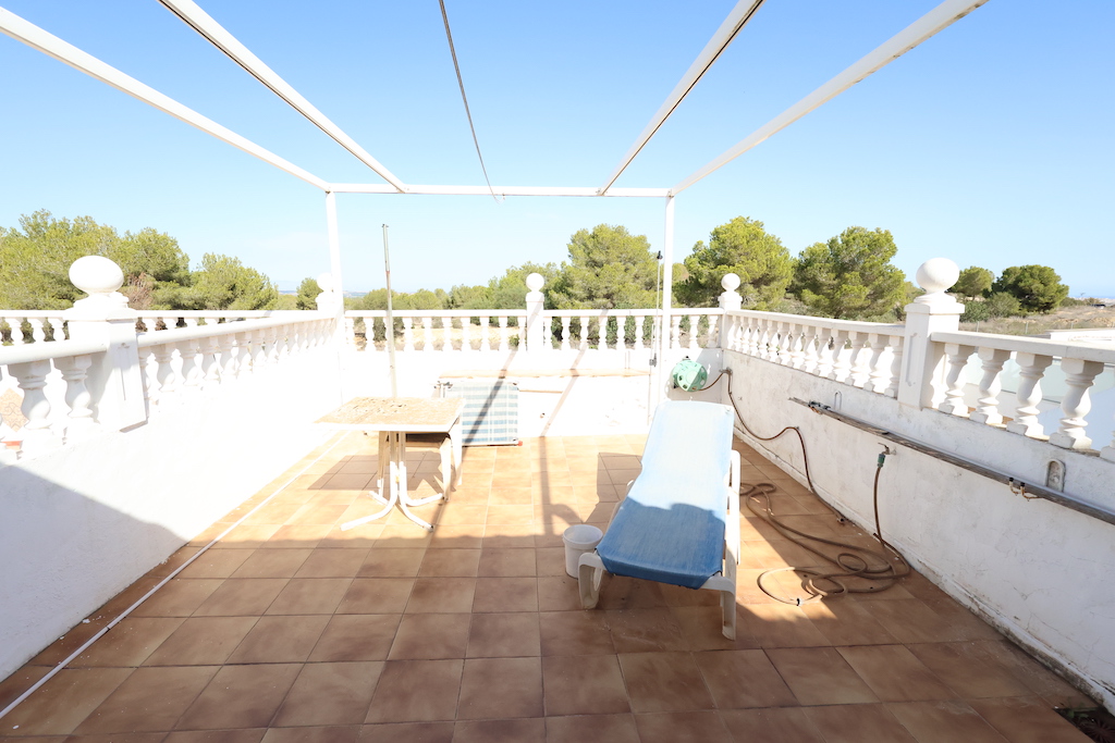 SEMI-DETACHED DUPLEX IN LOMAS DEL GOLF, VILLAMARTIN: SPACE, LIGHT AND SEA VIEWS, READY TO MOVE INTO