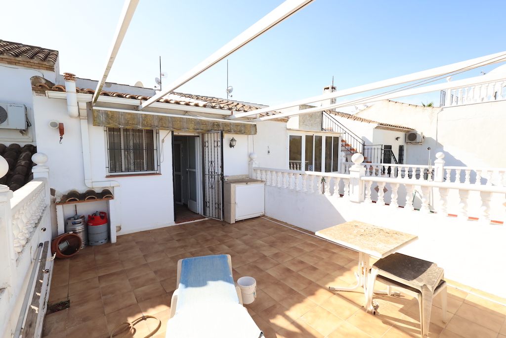 SEMI-DETACHED DUPLEX IN LOMAS DEL GOLF, VILLAMARTIN: SPACE, LIGHT AND SEA VIEWS, READY TO MOVE INTO