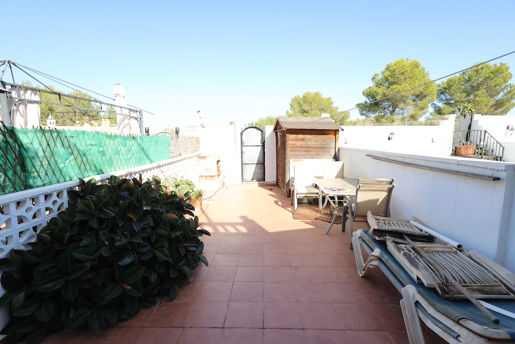 SEMI-DETACHED DUPLEX IN LOMAS DEL GOLF, VILLAMARTIN: SPACE, LIGHT AND SEA VIEWS, READY TO MOVE INTO