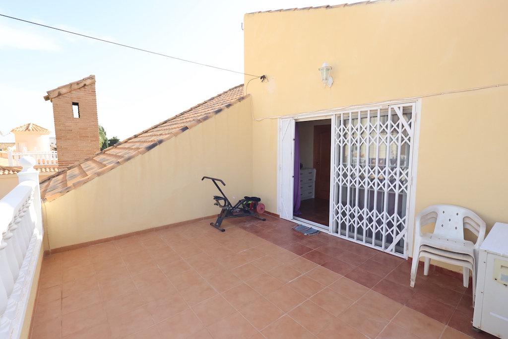 VILLA INDIVIDUELLE À PLAYA FLAMENCA, À SEULEMENT 250 MÈTRES DE LA PLAGE, AVEC PISCINE, ESPACE BARBECUE ET GRANDS ESPACES