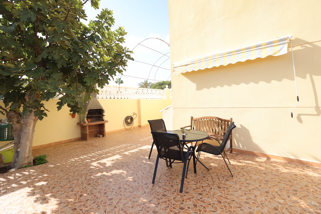 VILLA INDIVIDUELLE À PLAYA FLAMENCA, À SEULEMENT 250 MÈTRES DE LA PLAGE, AVEC PISCINE, ESPACE BARBECUE ET GRANDS ESPACES