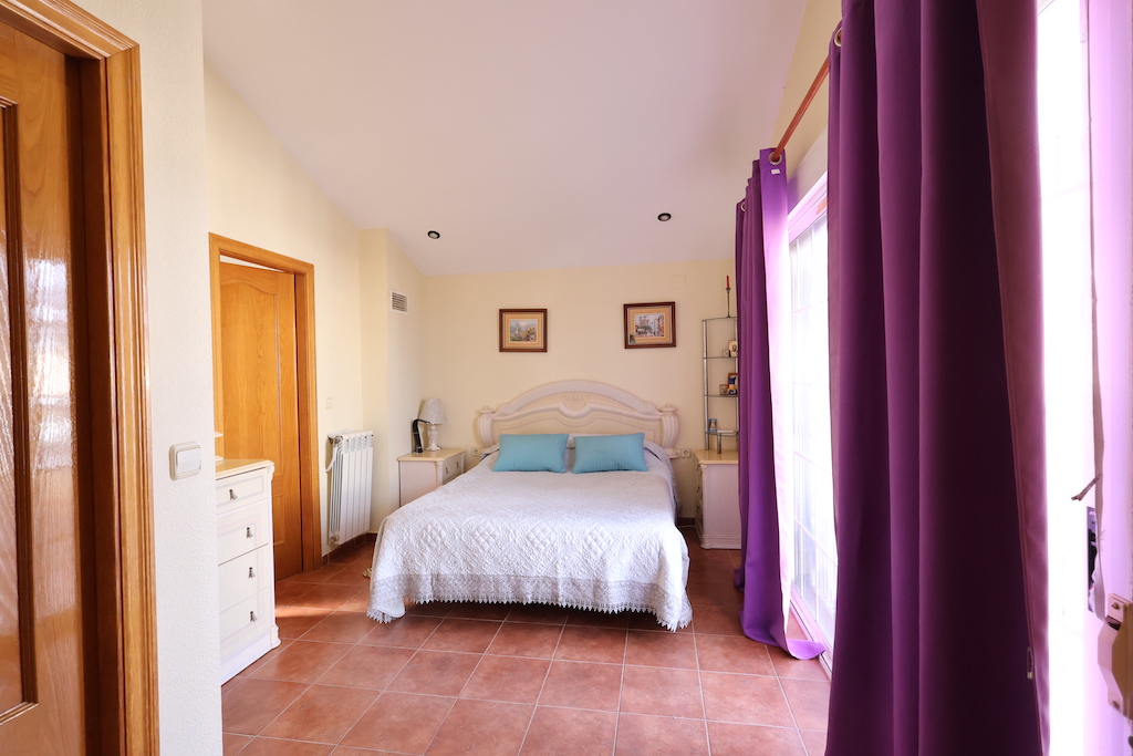 VILLA INDIVIDUELLE À PLAYA FLAMENCA, À SEULEMENT 250 MÈTRES DE LA PLAGE, AVEC PISCINE, ESPACE BARBECUE ET GRANDS ESPACES