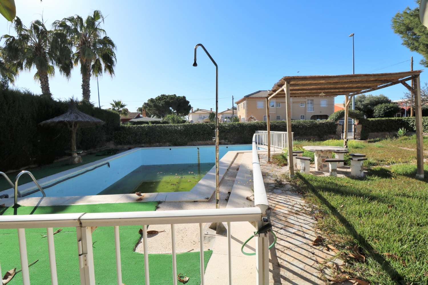 VILLA SPECTACULAIRE À PUNTA PRIMA, ORIHUELA COSTA, AVEC PISCINE PRIVÉE ET VUE SUR LA MER