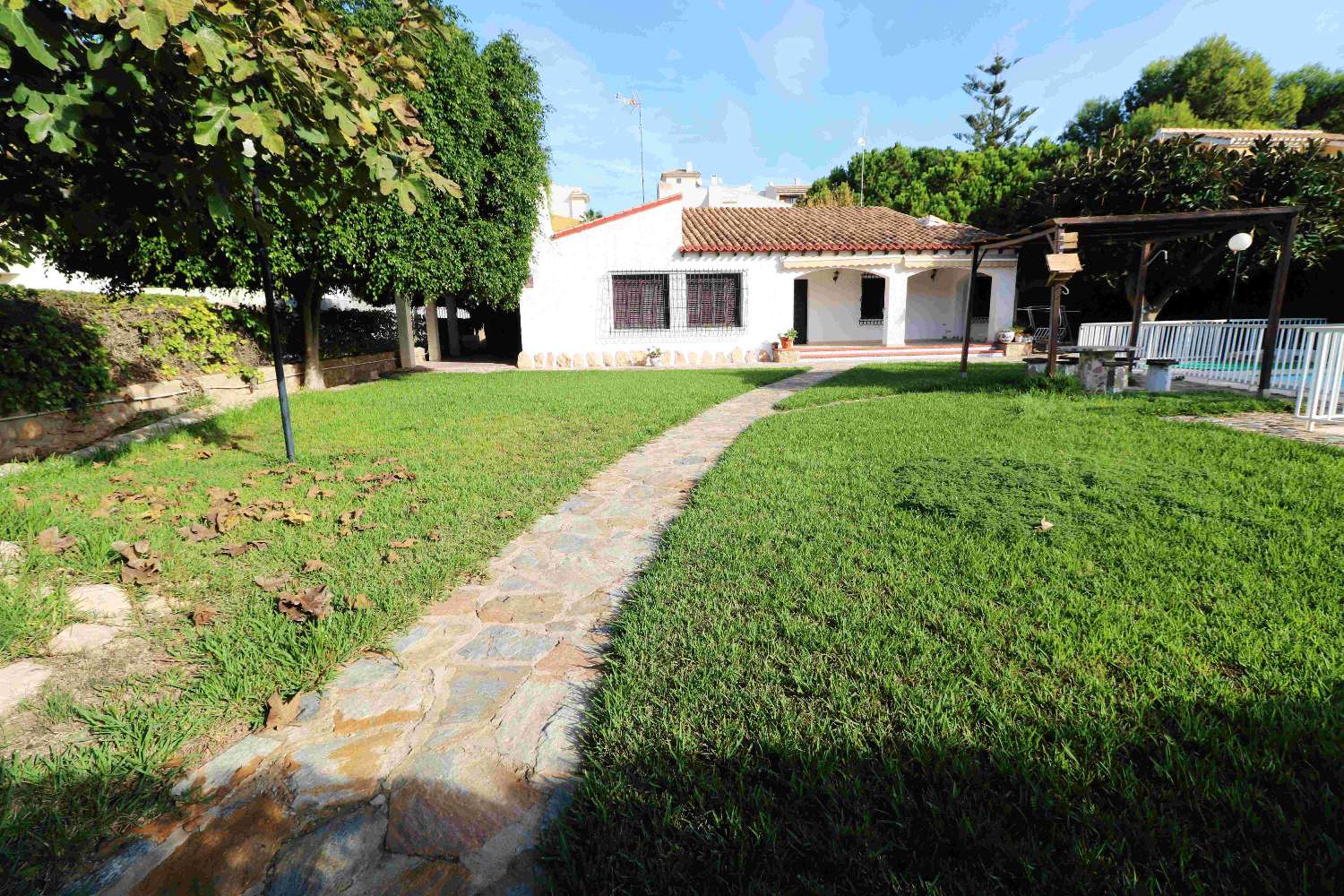 VILLA SPECTACULAIRE À PUNTA PRIMA, ORIHUELA COSTA, AVEC PISCINE PRIVÉE ET VUE SUR LA MER