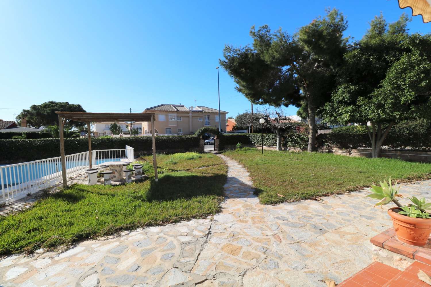 VILLA SPECTACULAIRE À PUNTA PRIMA, ORIHUELA COSTA, AVEC PISCINE PRIVÉE ET VUE SUR LA MER