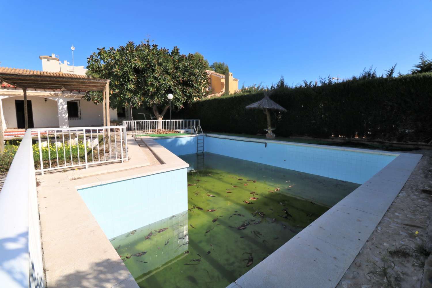 VILLA SPECTACULAIRE À PUNTA PRIMA, ORIHUELA COSTA, AVEC PISCINE PRIVÉE ET VUE SUR LA MER