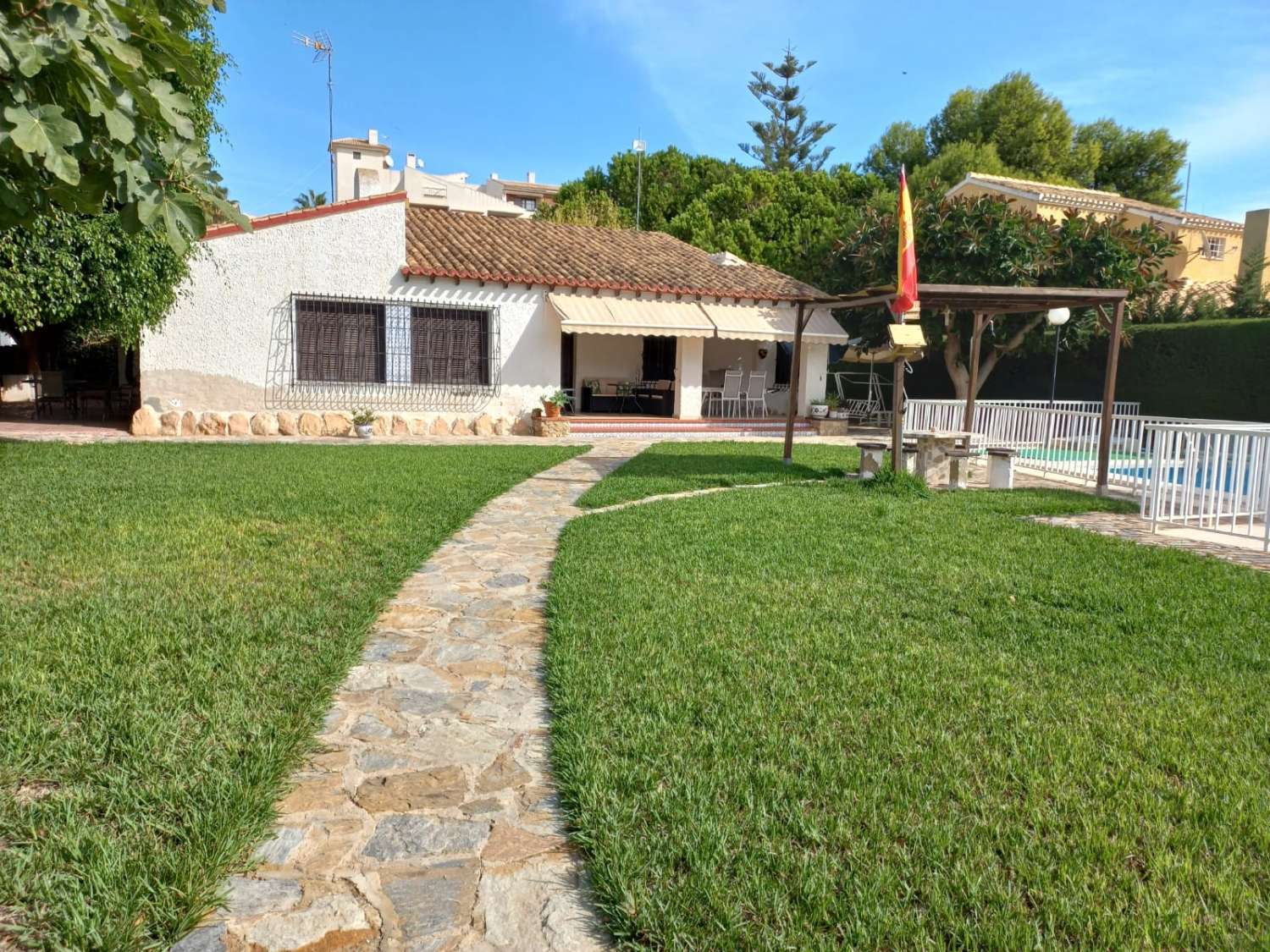 VILLA SPECTACULAIRE À PUNTA PRIMA, ORIHUELA COSTA, AVEC PISCINE PRIVÉE ET VUE SUR LA MER