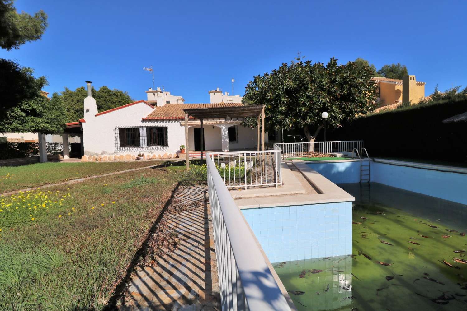 VILLA SPECTACULAIRE À PUNTA PRIMA, ORIHUELA COSTA, AVEC PISCINE PRIVÉE ET VUE SUR LA MER