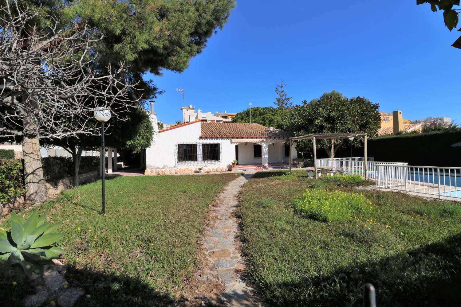 VILLA SPECTACULAIRE À PUNTA PRIMA, ORIHUELA COSTA, AVEC PISCINE PRIVÉE ET VUE SUR LA MER