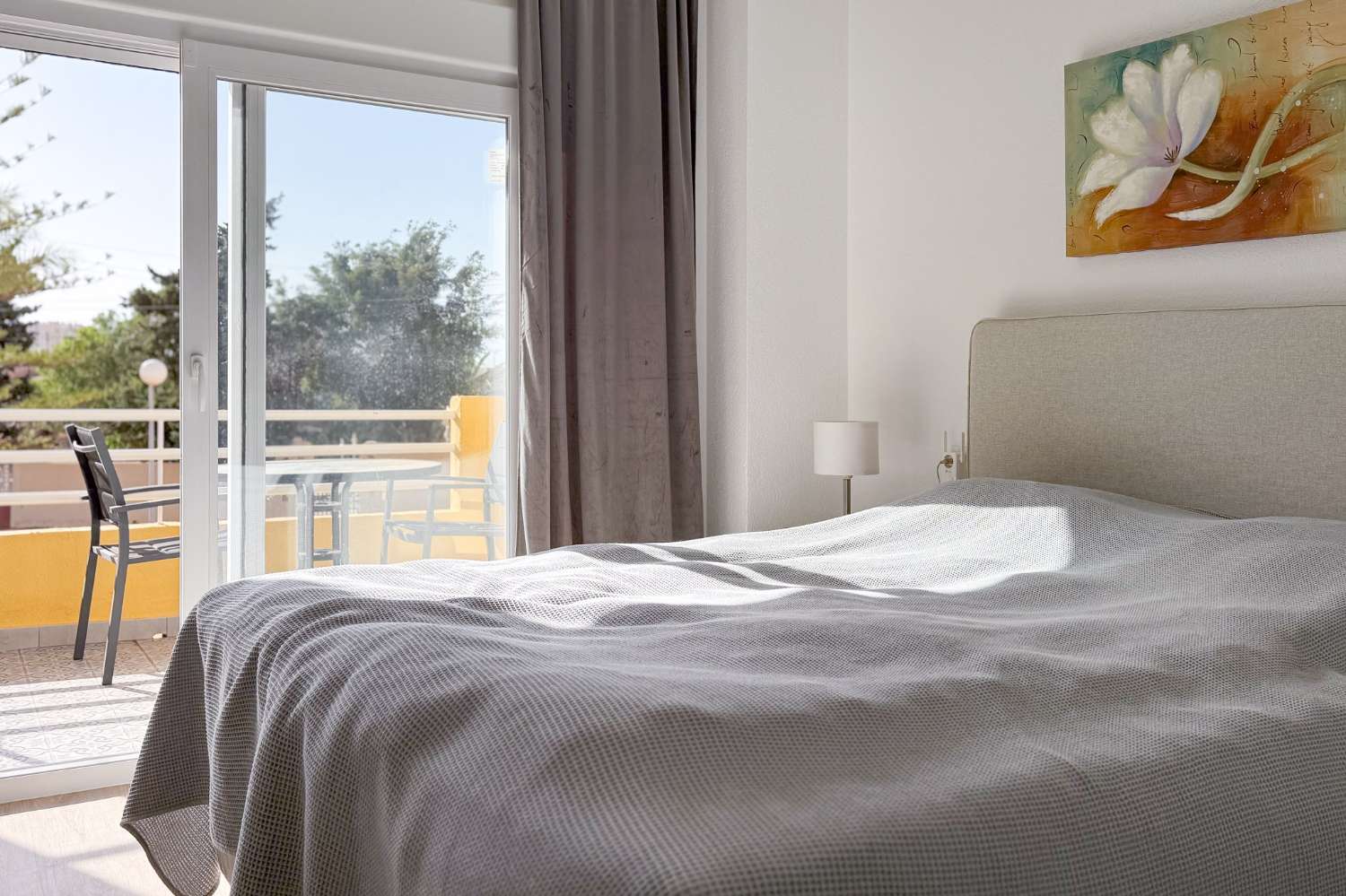 MODERNE DESIGN RÆKKEHUS I FRUTALES: ELEGANCE, KOMFORT OG NÆRHED TIL HAVET