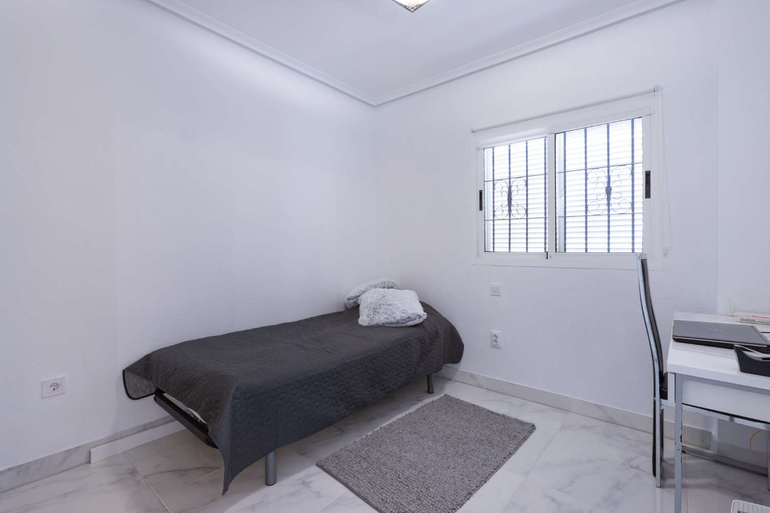 APARTAMENTO DE ESQUINA EN LA FLORIDA: DISEÑO MODERNO, ESPACIO Y UBICACIÓN PRIVILEGIADA