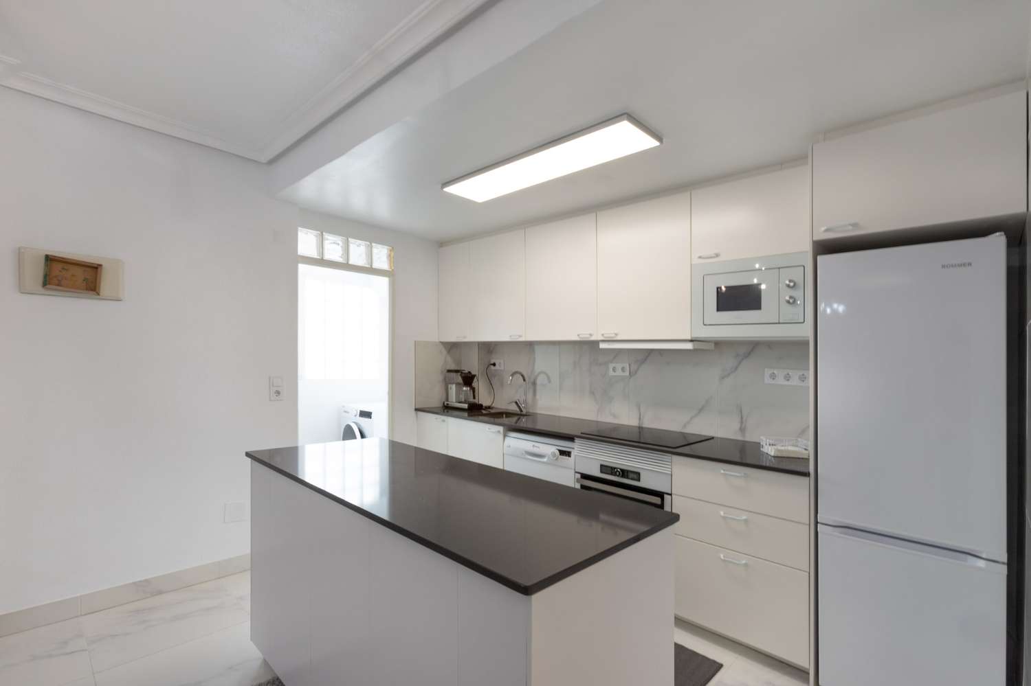 APARTAMENTO DE ESQUINA EN LA FLORIDA: DISEÑO MODERNO, ESPACIO Y UBICACIÓN PRIVILEGIADA