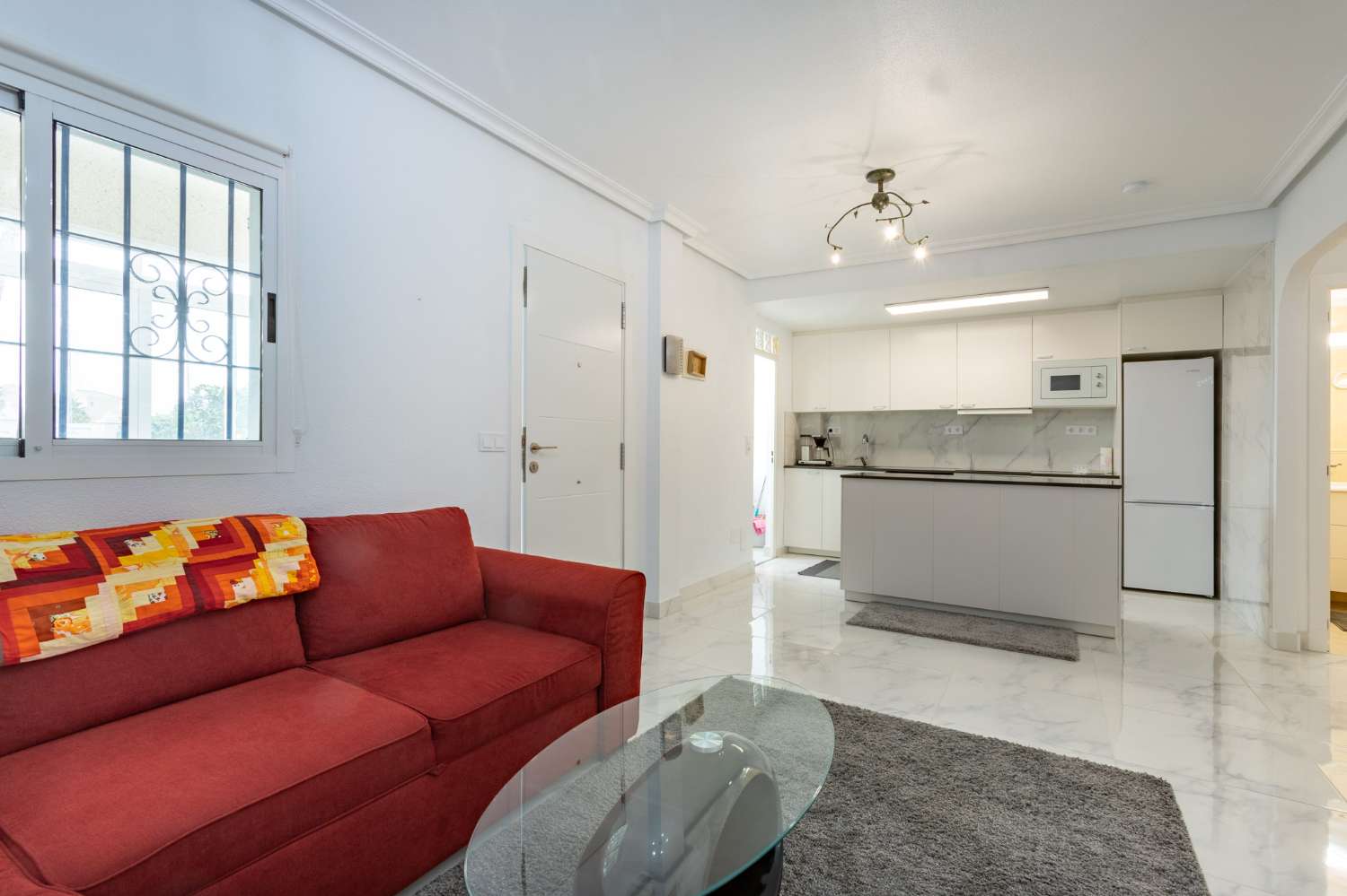 APARTAMENTO DE ESQUINA EN LA FLORIDA: DISEÑO MODERNO, ESPACIO Y UBICACIÓN PRIVILEGIADA