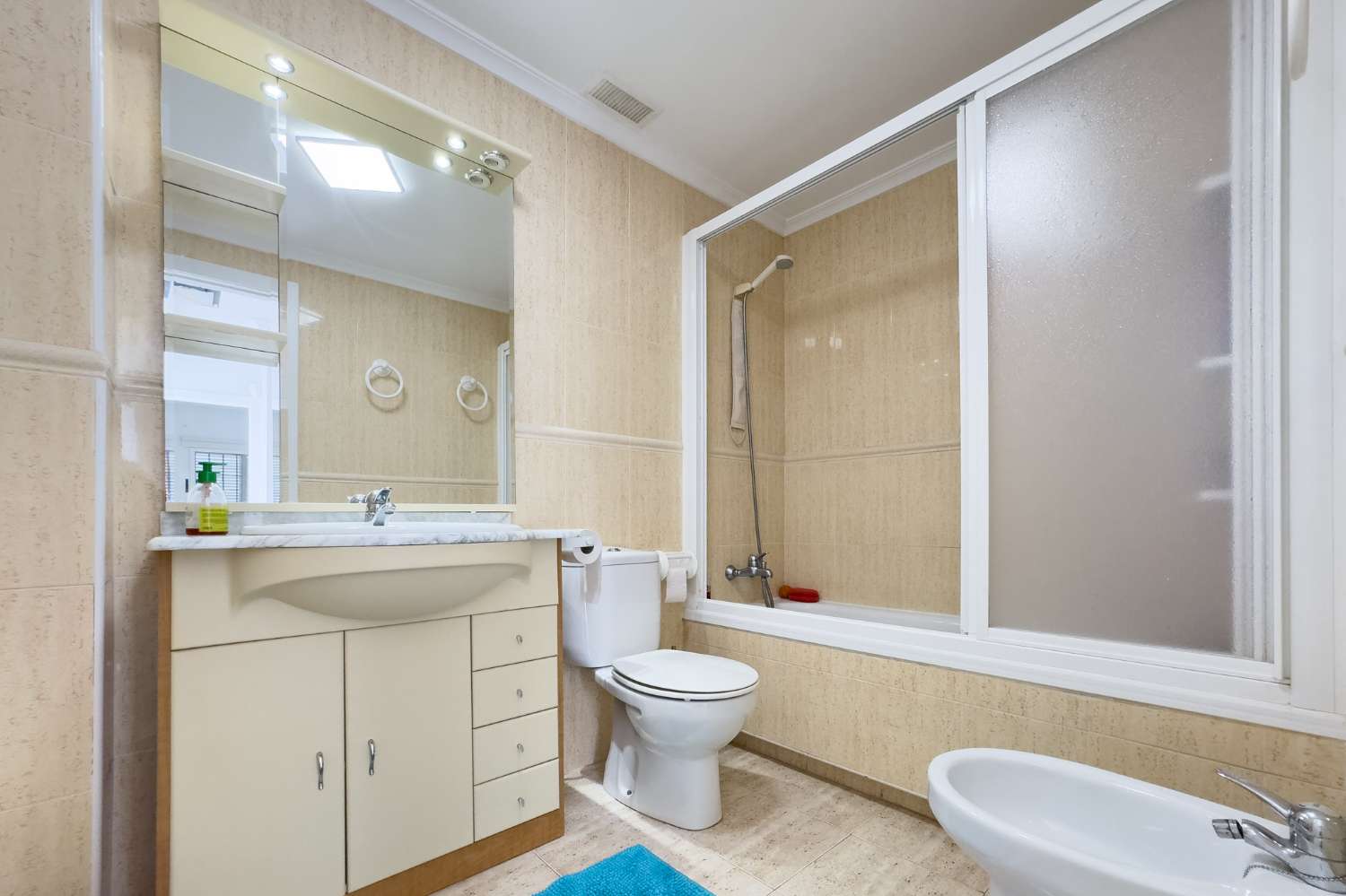 APARTAMENTO DE ESQUINA EN LA FLORIDA: DISEÑO MODERNO, ESPACIO Y UBICACIÓN PRIVILEGIADA