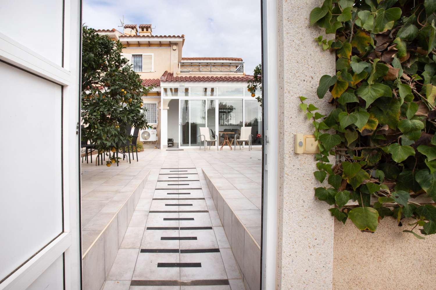 APARTAMENTO DE ESQUINA EN LA FLORIDA: DISEÑO MODERNO, ESPACIO Y UBICACIÓN PRIVILEGIADA