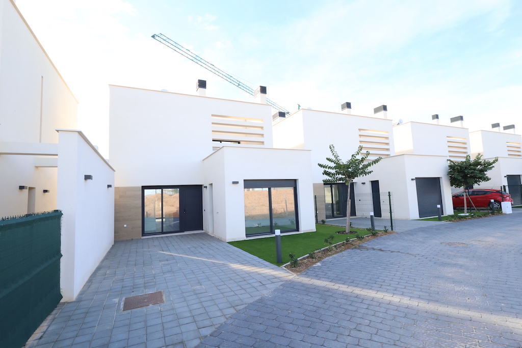 LAVENDER MODEL LUXURY VILLA IN SANTA ROSALIA LAKE & LIFE RESORT: PRIVILEGED LOCATION BY THE LAKE