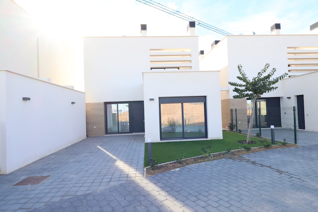 LAVENDER MODEL LUXURY VILLA IN SANTA ROSALIA LAKE & LIFE RESORT: PRIVILEGED LOCATION BY THE LAKE