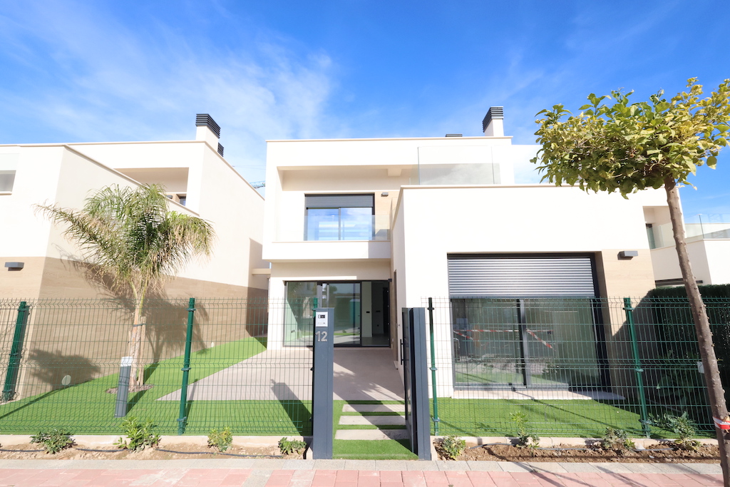 LAVENDER MODEL LUXURY VILLA IN SANTA ROSALIA LAKE & LIFE RESORT: PRIVILEGED LOCATION BY THE LAKE