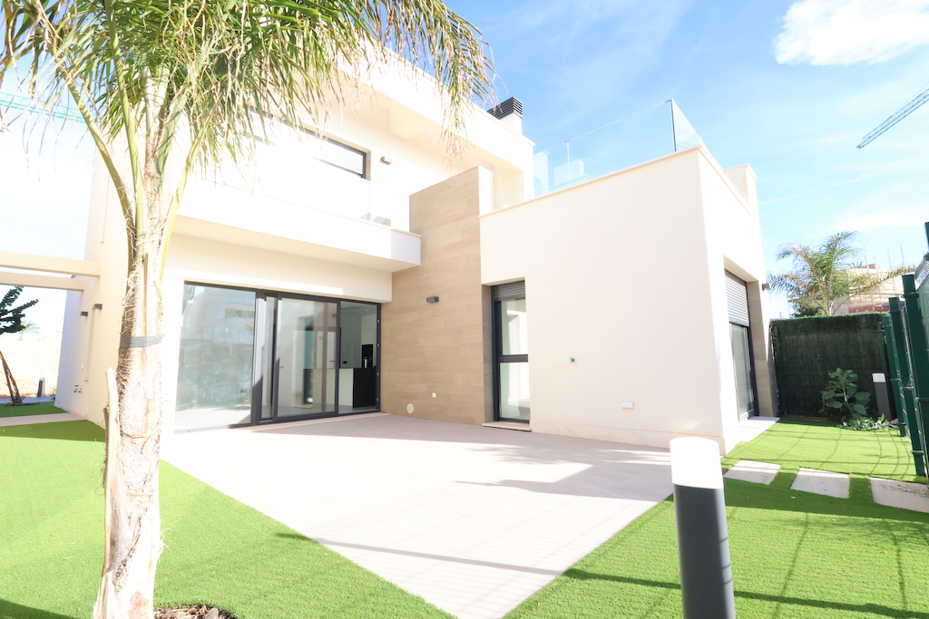 LAVENDER MODEL LUXURY VILLA IN SANTA ROSALIA LAKE & LIFE RESORT: PRIVILEGED LOCATION BY THE LAKE