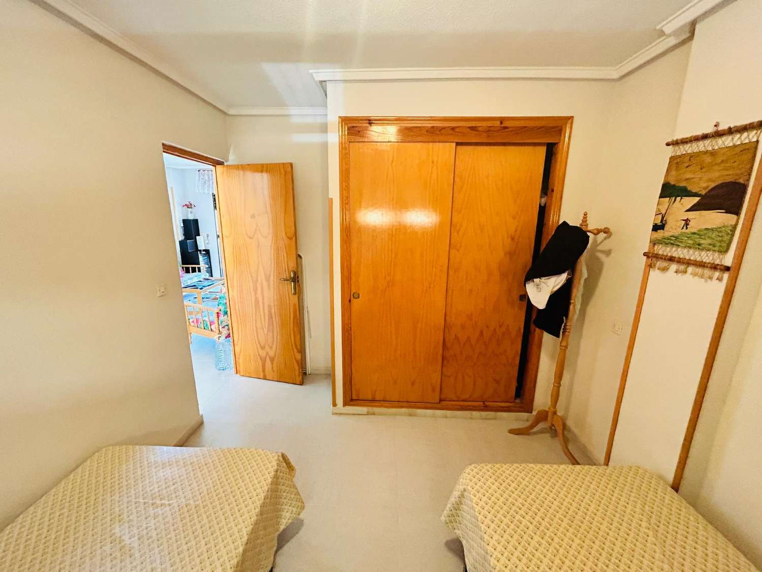GEMÜTLICHE WOHNUNG IN EL CHAPARRAL MIT TERRASSE UND FREIEM BLICK
