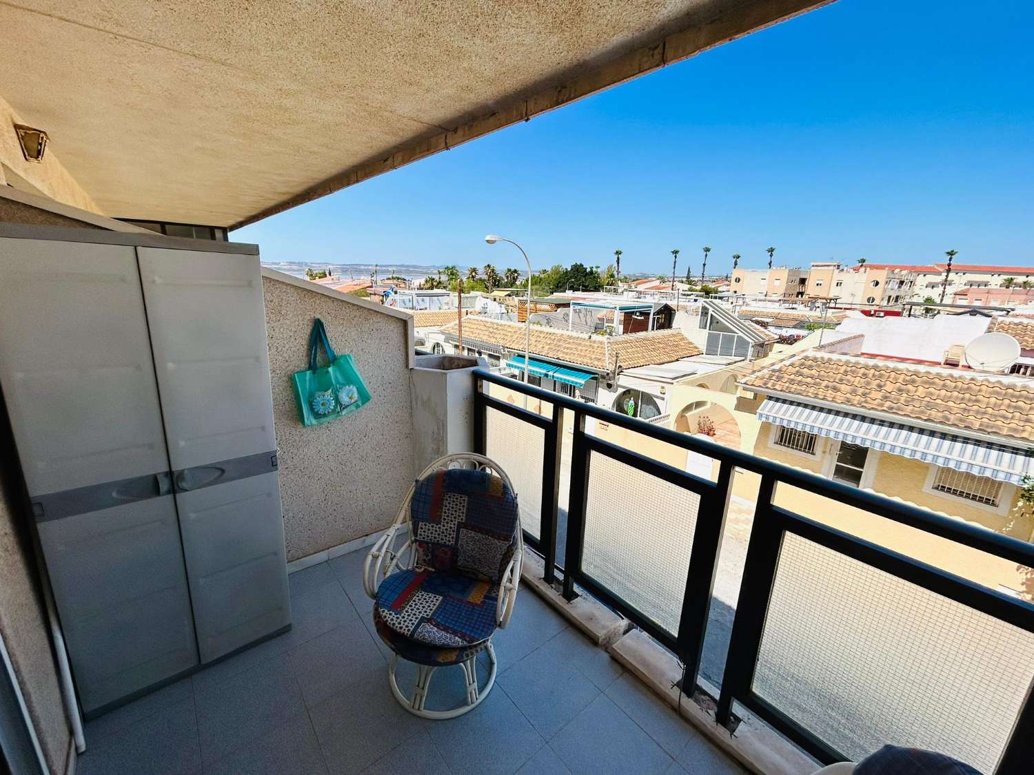 GEMÜTLICHE WOHNUNG IN EL CHAPARRAL MIT TERRASSE UND FREIEM BLICK