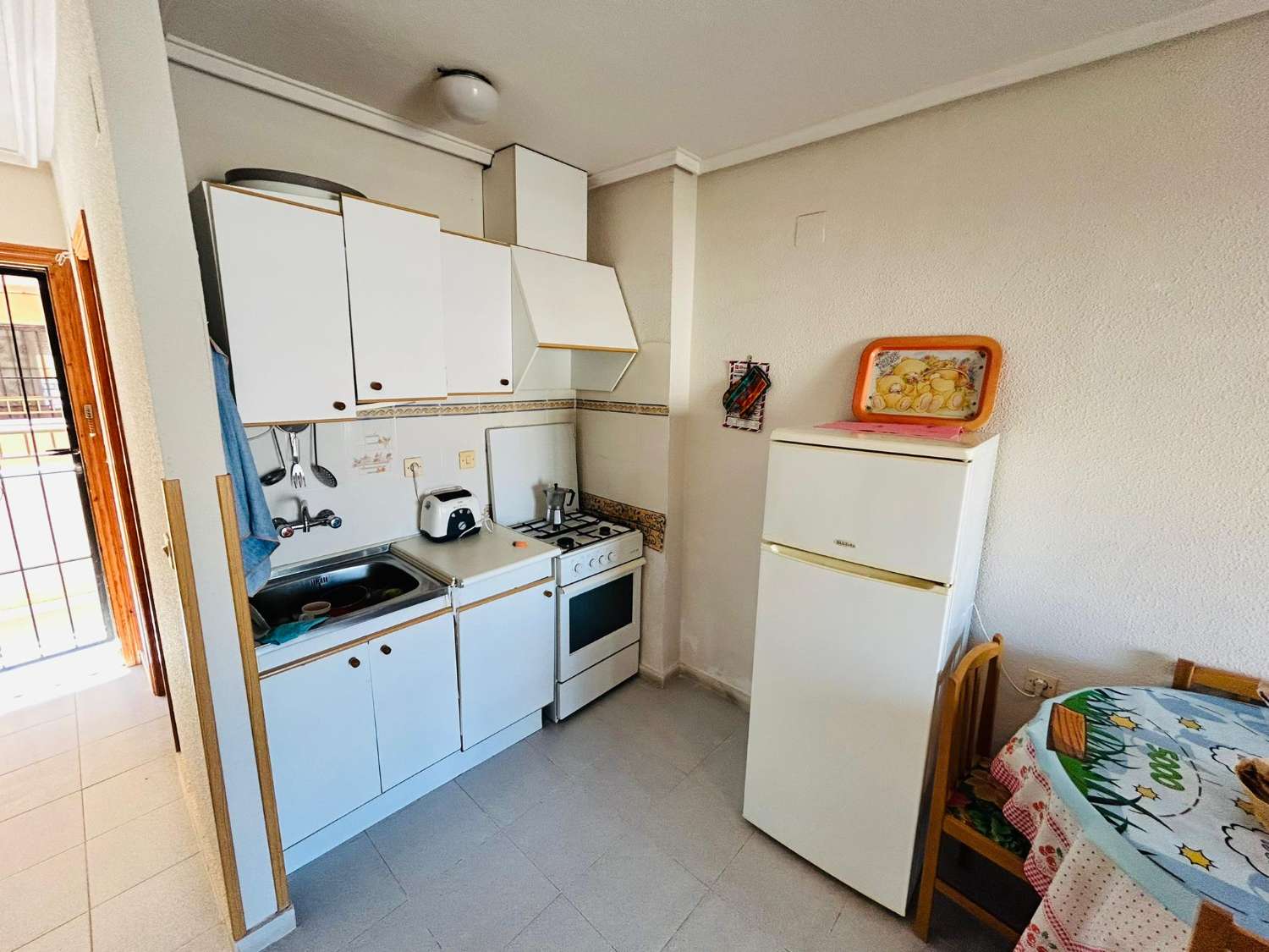 GEMÜTLICHE WOHNUNG IN EL CHAPARRAL MIT TERRASSE UND FREIEM BLICK