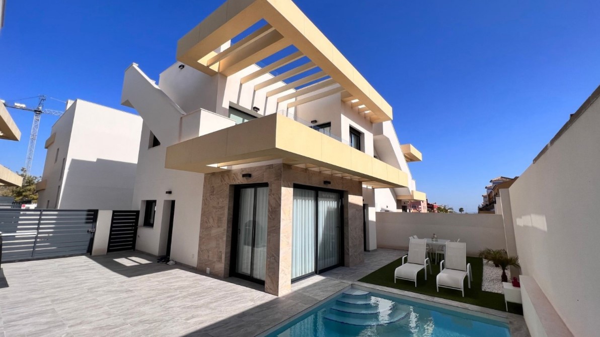 Vila en venda in Los Montesinos