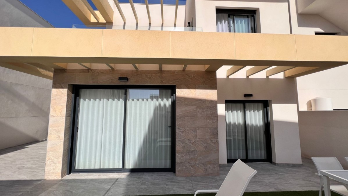 Vila en venda in Los Montesinos