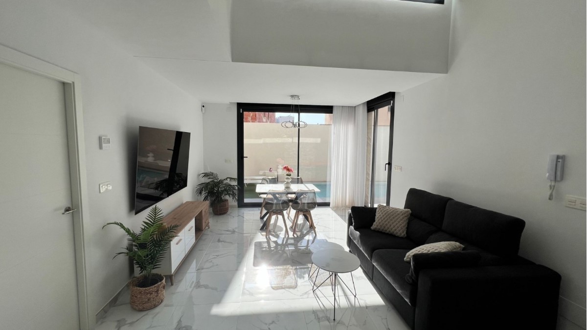 Vila en venda in Los Montesinos
