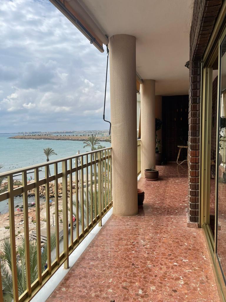 ESPECTACULAR PISO EN PRIMERA LÍNEA  CON VISTAS AL MAR A SOLO 20 METROS!