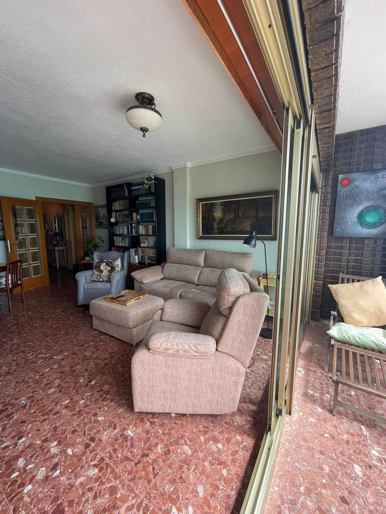 ESPECTACULAR PISO EN PRIMERA LÍNEA  CON VISTAS AL MAR A SOLO 20 METROS!